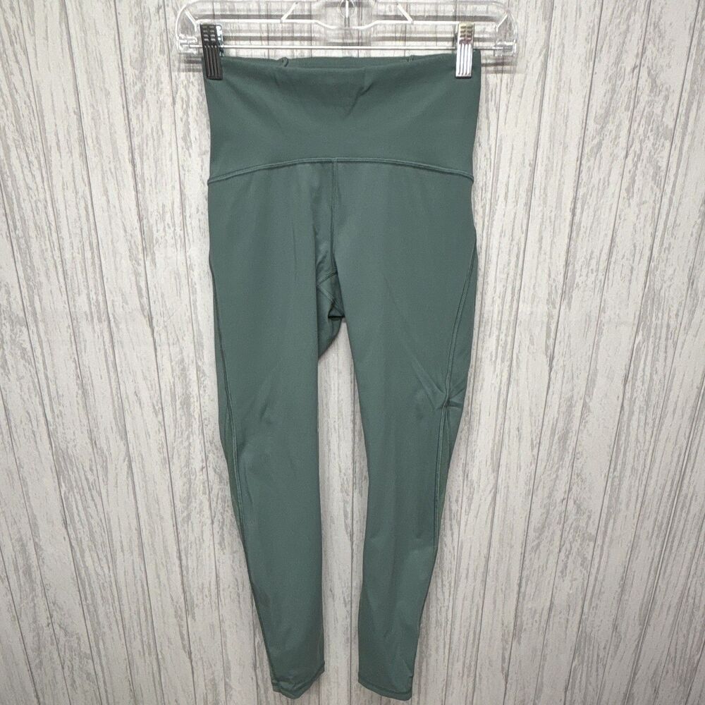 Womens Size 4 Lululemon Leggings Light Green EUC
